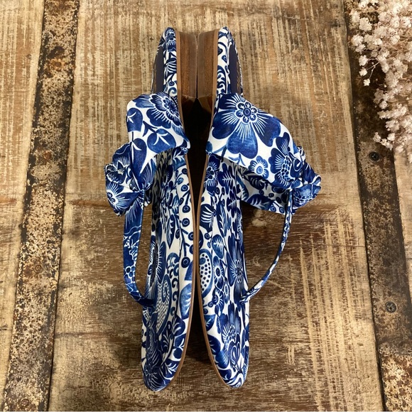 Chico's Blue Floral Thong Sandals Classic Navy/White Natalia Printed 8 NWOB - Picture 8 of 14
